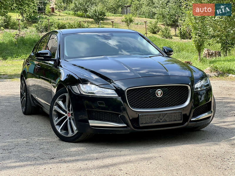 Седан Jaguar XF 2018 в Валках