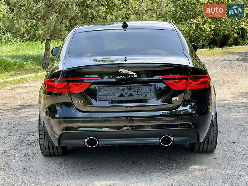Седан Jaguar XF 2018 в Валках