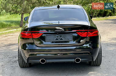 Седан Jaguar XF 2017 в 