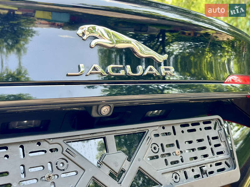 Седан Jaguar XF 2018 в Валках