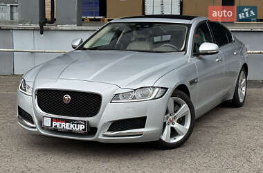 Седан Jaguar XF 2016 в 