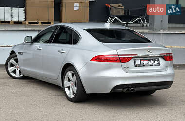 Седан Jaguar XF 2016 в 
