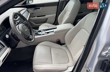 Седан Jaguar XF 2016 в 