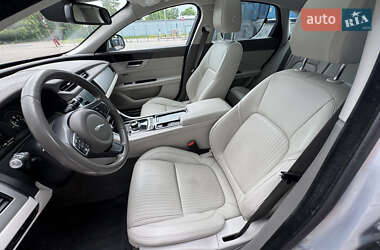 Седан Jaguar XF 2016 в 