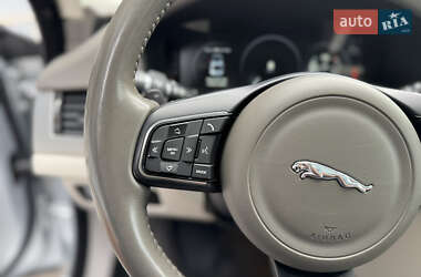 Седан Jaguar XF 2016 в 