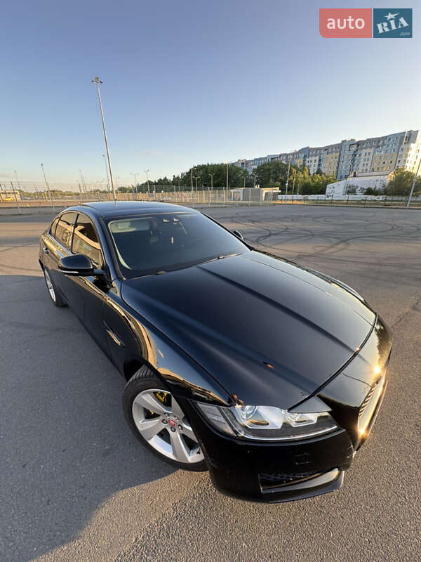 Седан Jaguar XF 2017 в Львове