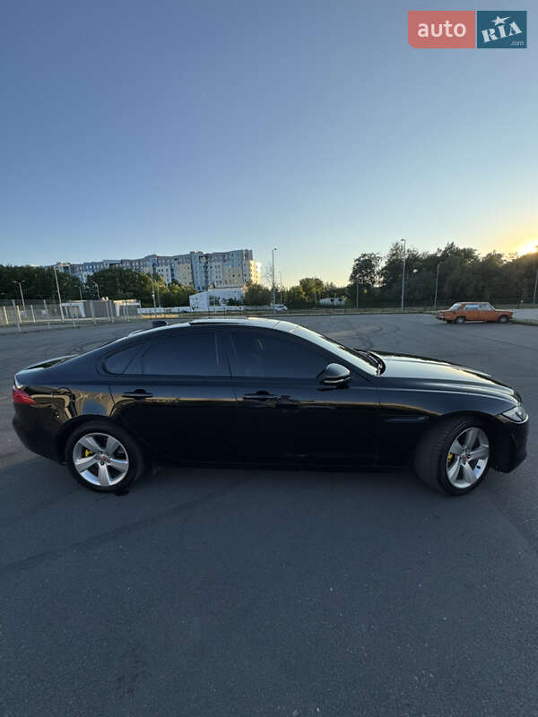 Седан Jaguar XF 2017 в Львове