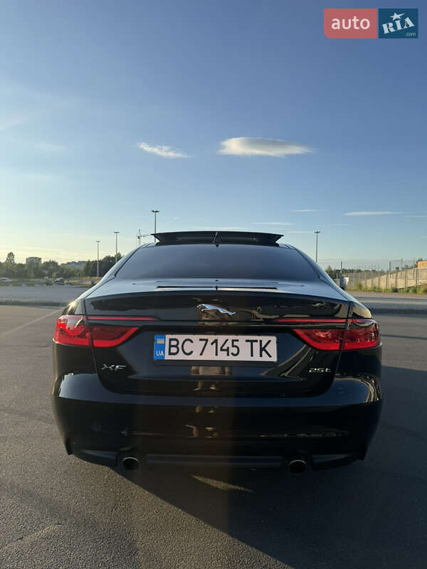 Седан Jaguar XF 2017 в Львове