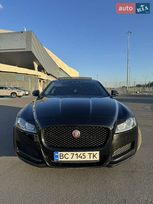 Седан Jaguar XF 2017 в Львове