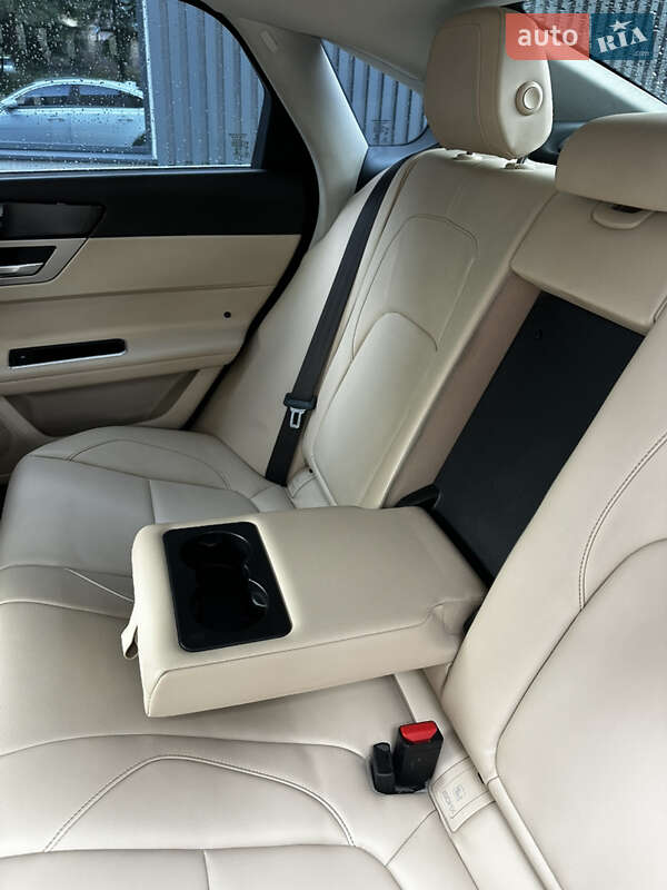 Седан Jaguar XF 2017 в Києві