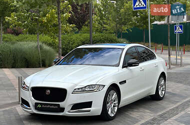 Седан Jaguar XF 2016 в Киеве