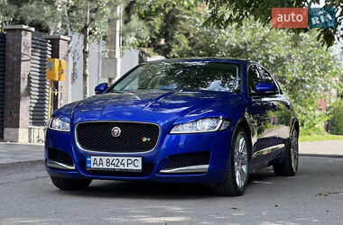 Седан Jaguar XF 2016 в Киеве