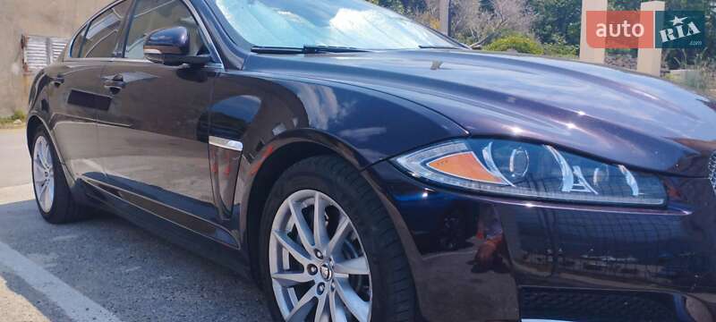 Седан Jaguar XF 2012 в Калуше