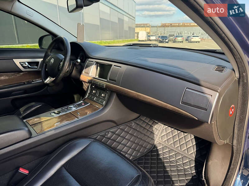 Седан Jaguar XF 2008 в Ивано-Франковске
