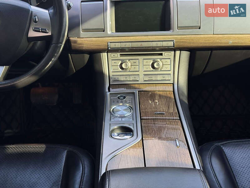 Седан Jaguar XF 2008 в Ивано-Франковске