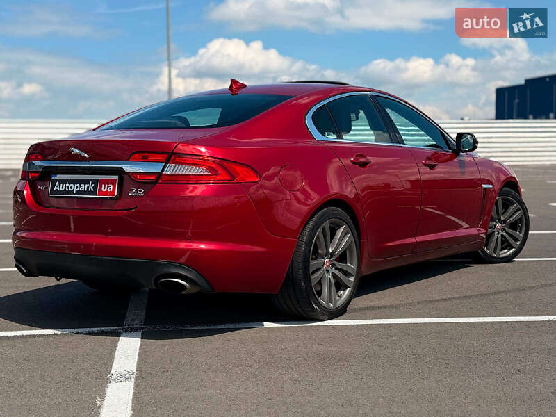 Седан Jaguar XF 2013 в Львове