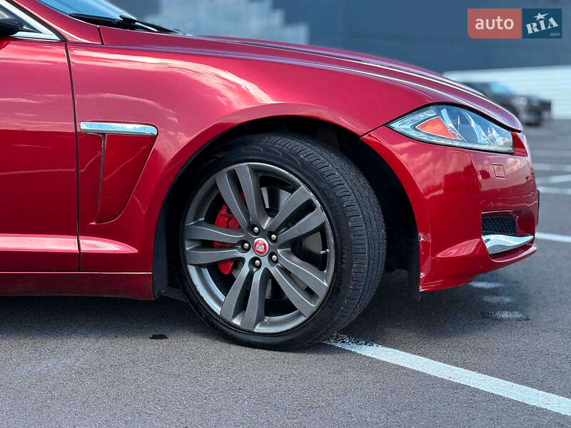 Седан Jaguar XF 2013 в Львове