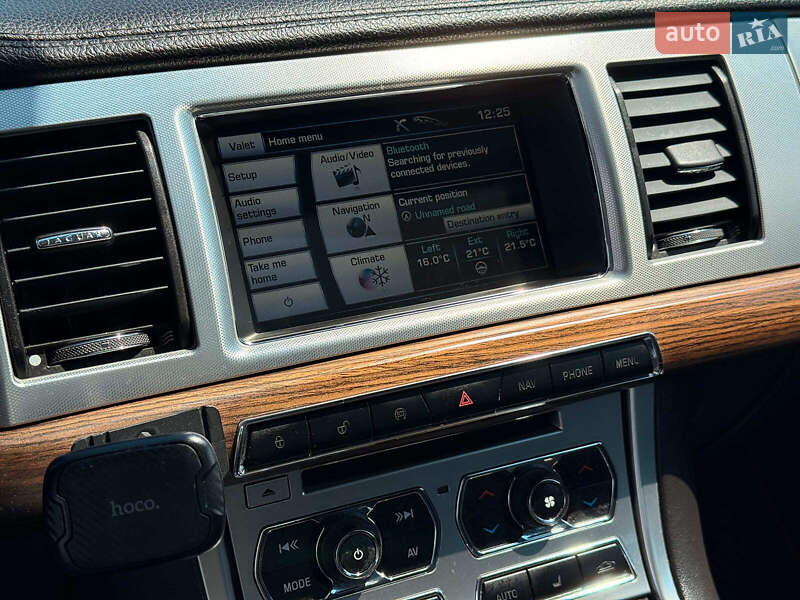 Седан Jaguar XF 2013 в Львове