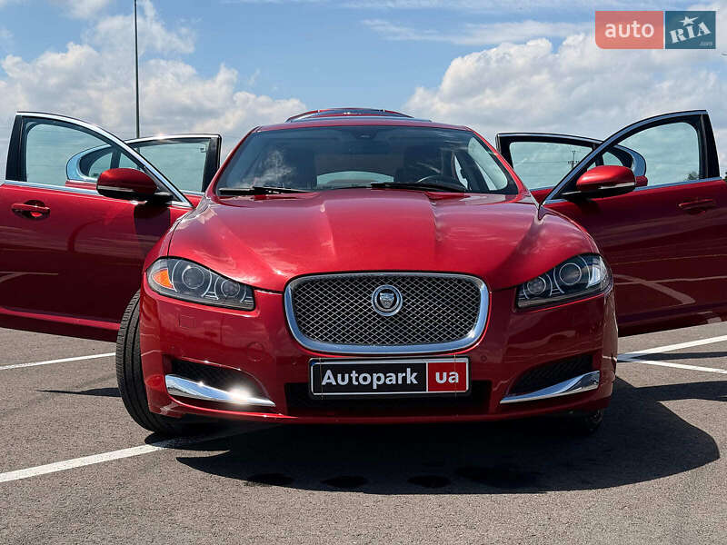 Седан Jaguar XF 2013 в Львове