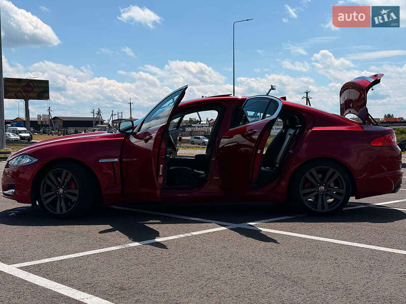 Седан Jaguar XF 2013 в Львове