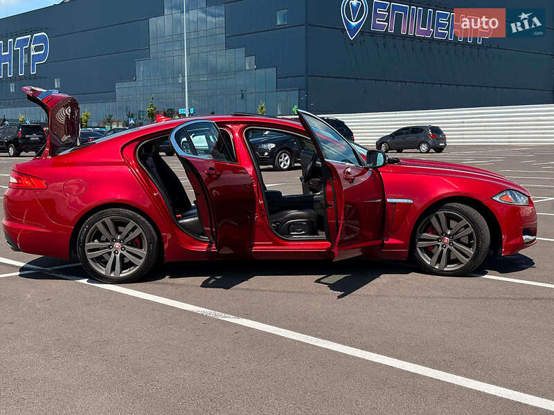 Седан Jaguar XF 2013 в Львове