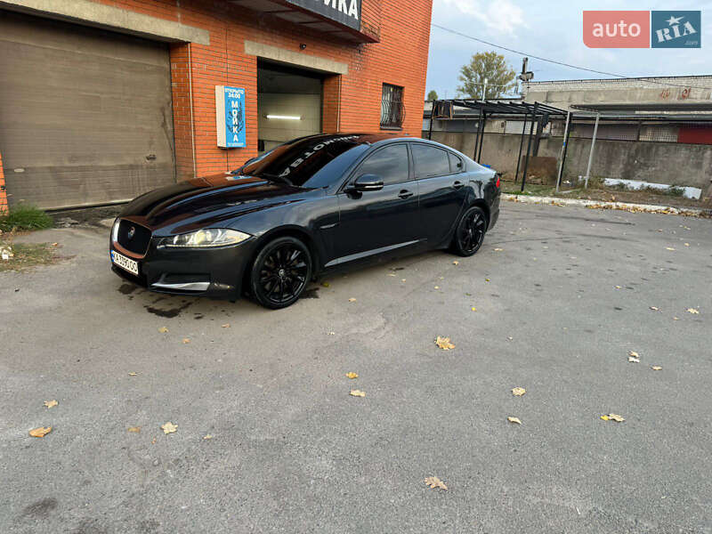 Седан Jaguar XF 2013 в Дніпрі