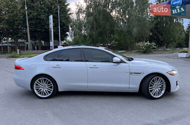 Седан Jaguar XF 2017 в 