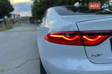 Седан Jaguar XF 2017 в 