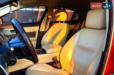 Седан Jaguar XF 2012 в 