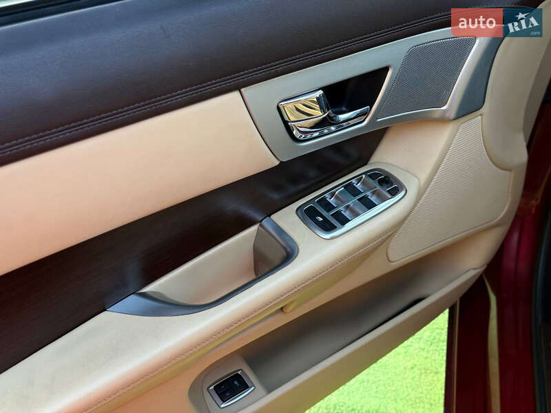 Седан Jaguar XF 2012 в Одессе