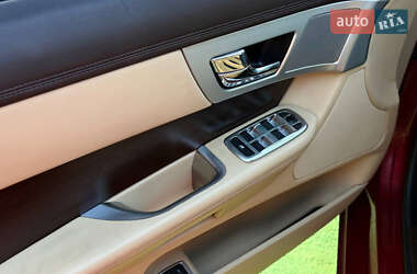 Седан Jaguar XF 2012 в 