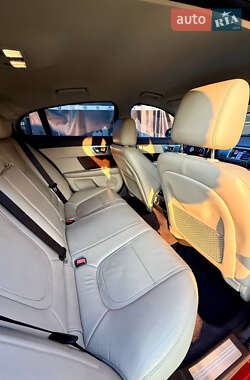 Седан Jaguar XF 2012 в 