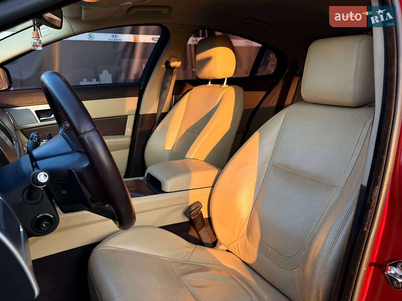 Седан Jaguar XF 2012 в Одессе
