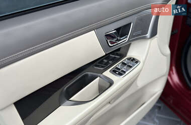 Седан Jaguar XF 2012 в 