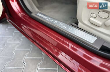 Седан Jaguar XF 2012 в 