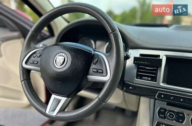 Седан Jaguar XF 2012 в 