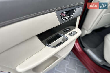 Седан Jaguar XF 2012 в 