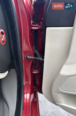 Седан Jaguar XF 2012 в 