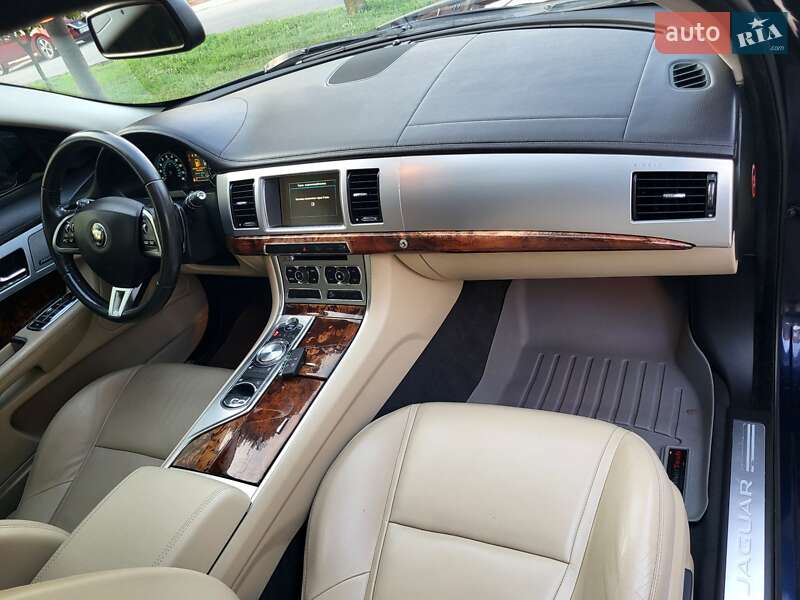 Седан Jaguar XF 2013 в Запорожье
