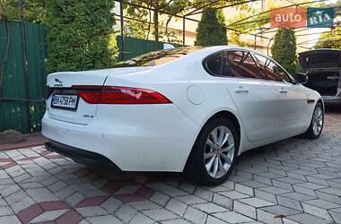 Седан Jaguar XF 2016 в 