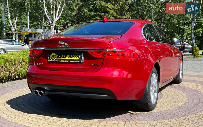 Седан Jaguar XF 2017 в Львове
