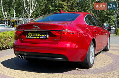 Седан Jaguar XF 2017 в 