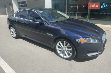 Седан Jaguar XF 2015 в 