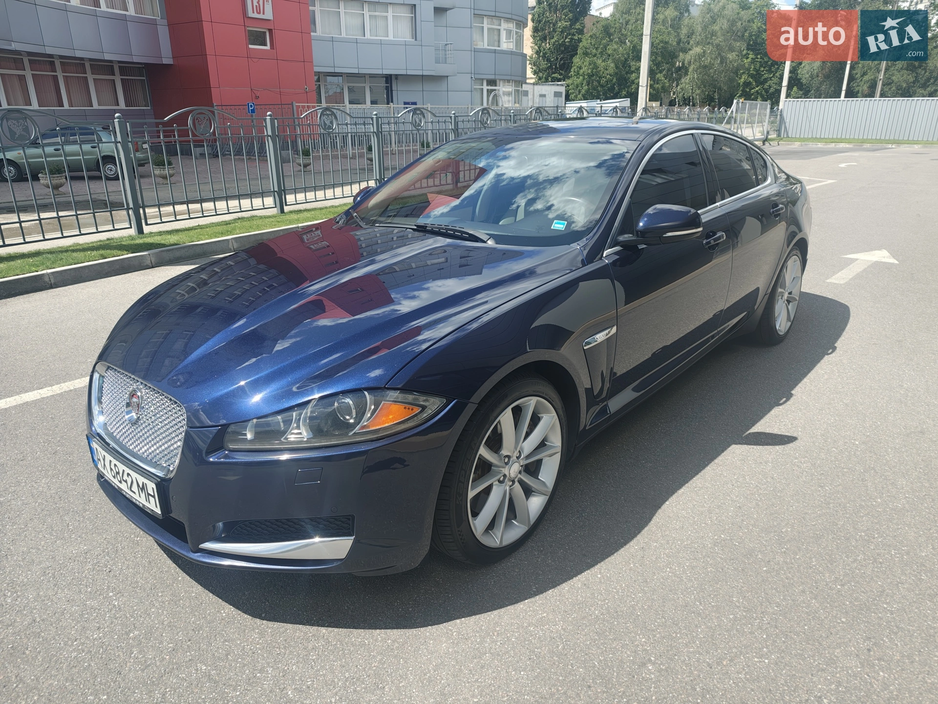 2015 Jaguar XF - мініатюра 2