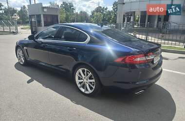 Седан Jaguar XF 2015 в 