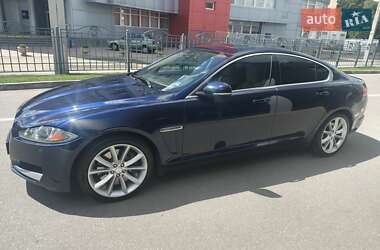 Седан Jaguar XF 2015 в 