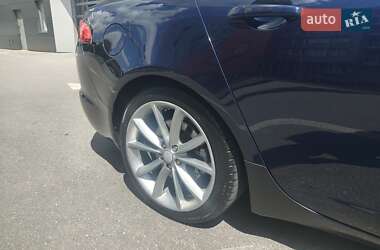 Седан Jaguar XF 2015 в 