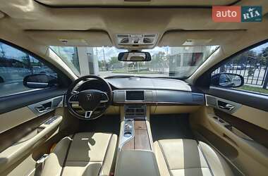 Седан Jaguar XF 2015 в 