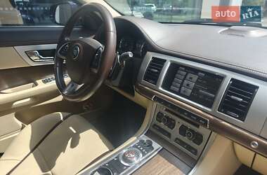 Седан Jaguar XF 2015 в 