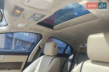 Седан Jaguar XF 2015 в 